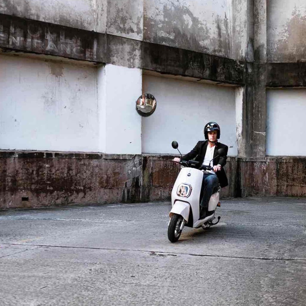 Benzina Zero electric moped scooter in red