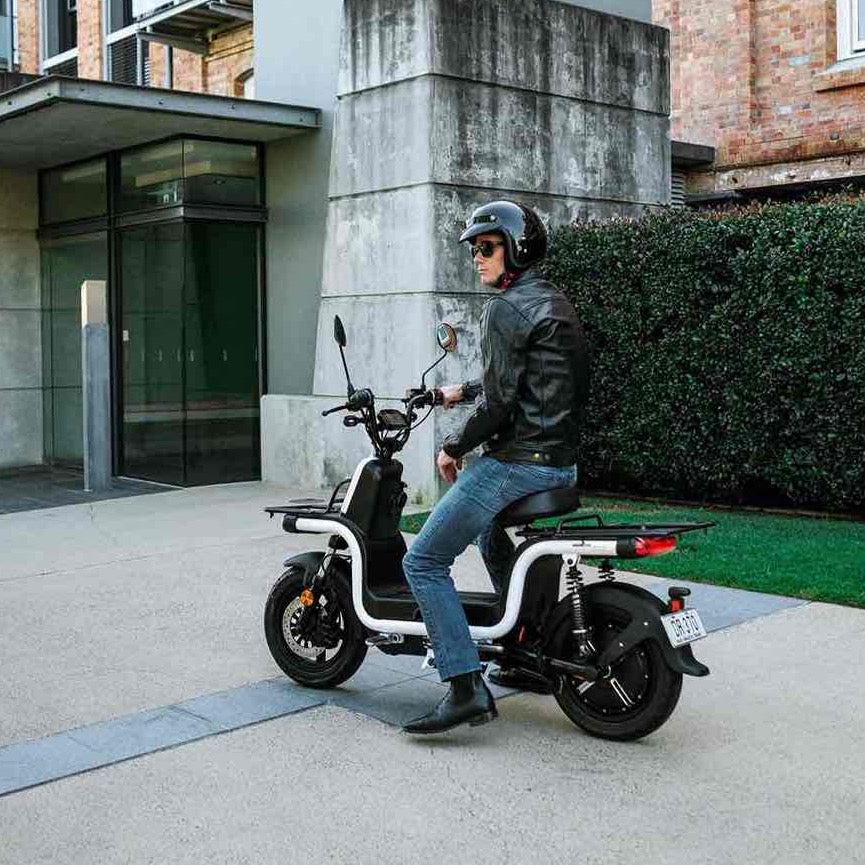 Benzina Zero duo electric scooter moped in white