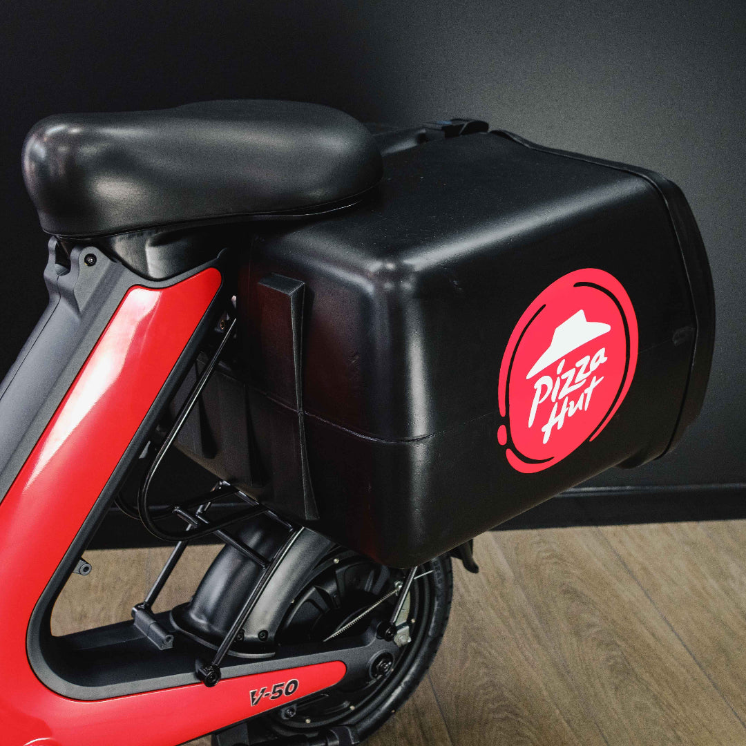 lockable storage box electric scooter bike. waterproof. black. Benzina Zero. simple. easy.