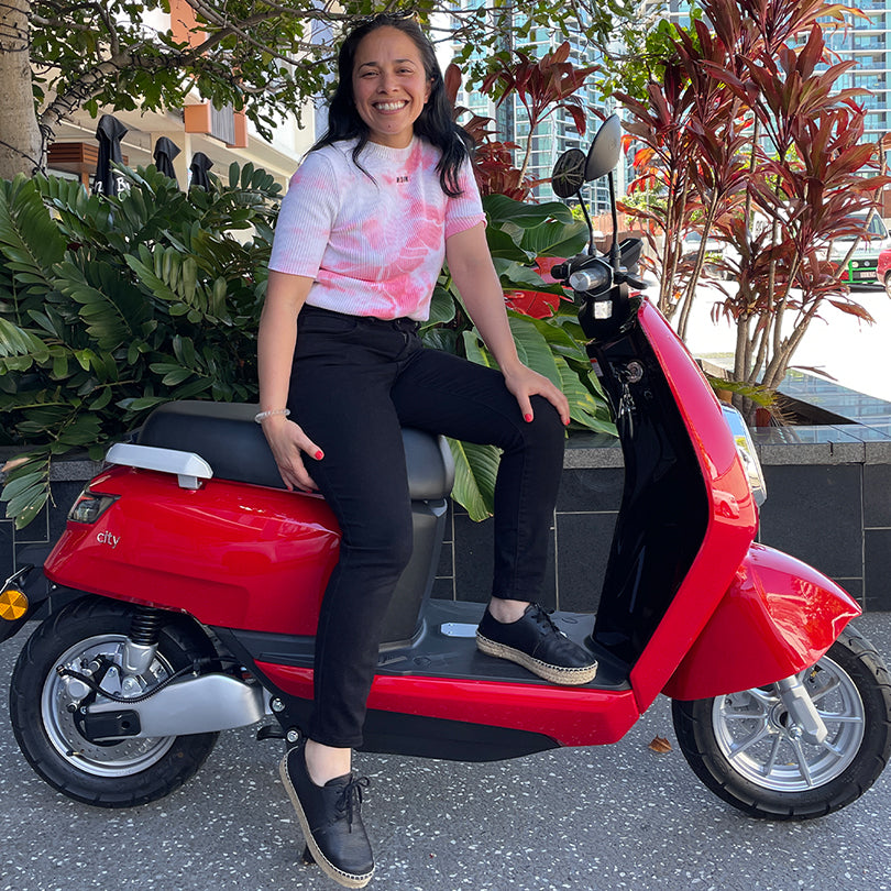 Benzina Zero electric moped scooter in red 