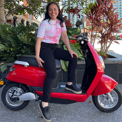 Benzina Zero electric moped scooter in red 